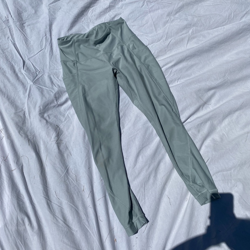 Blue leggings with pockets